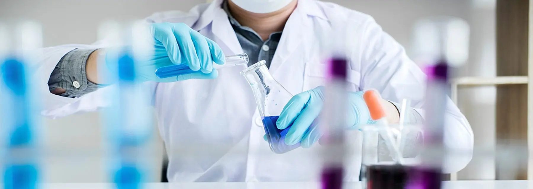 Diferencia entre un bioquímico y un biólogo