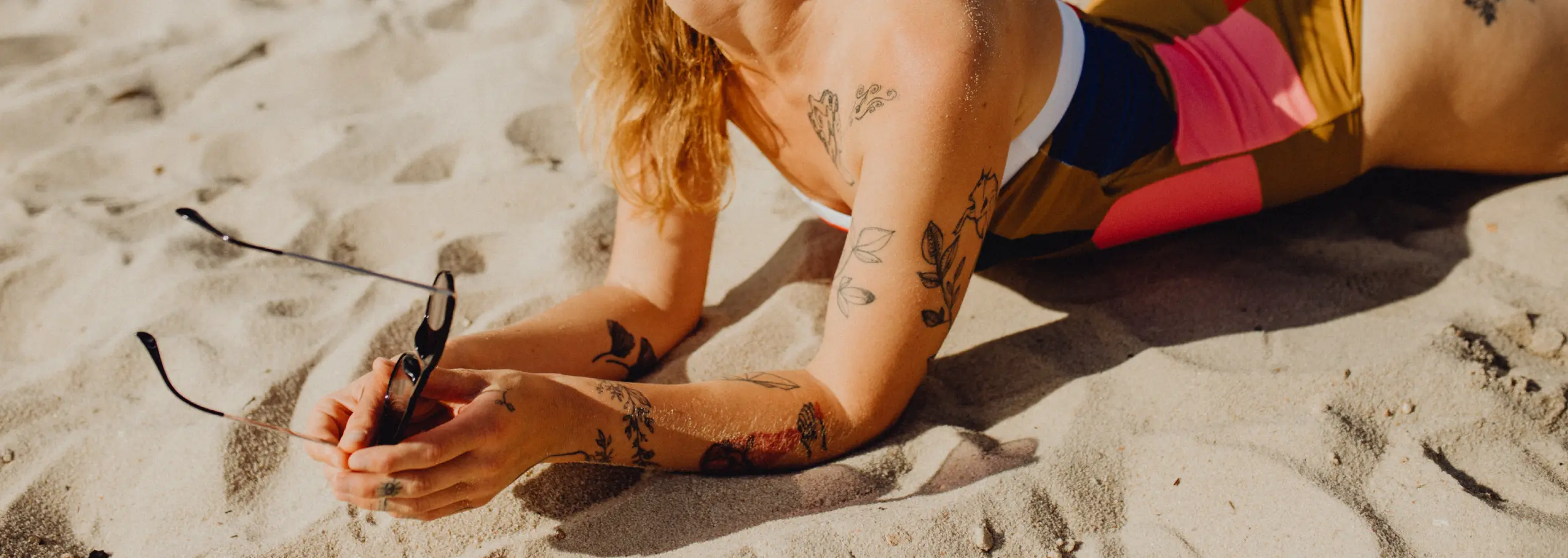 ¿Sabes cuidar correctamente tus tatuajes en verano?