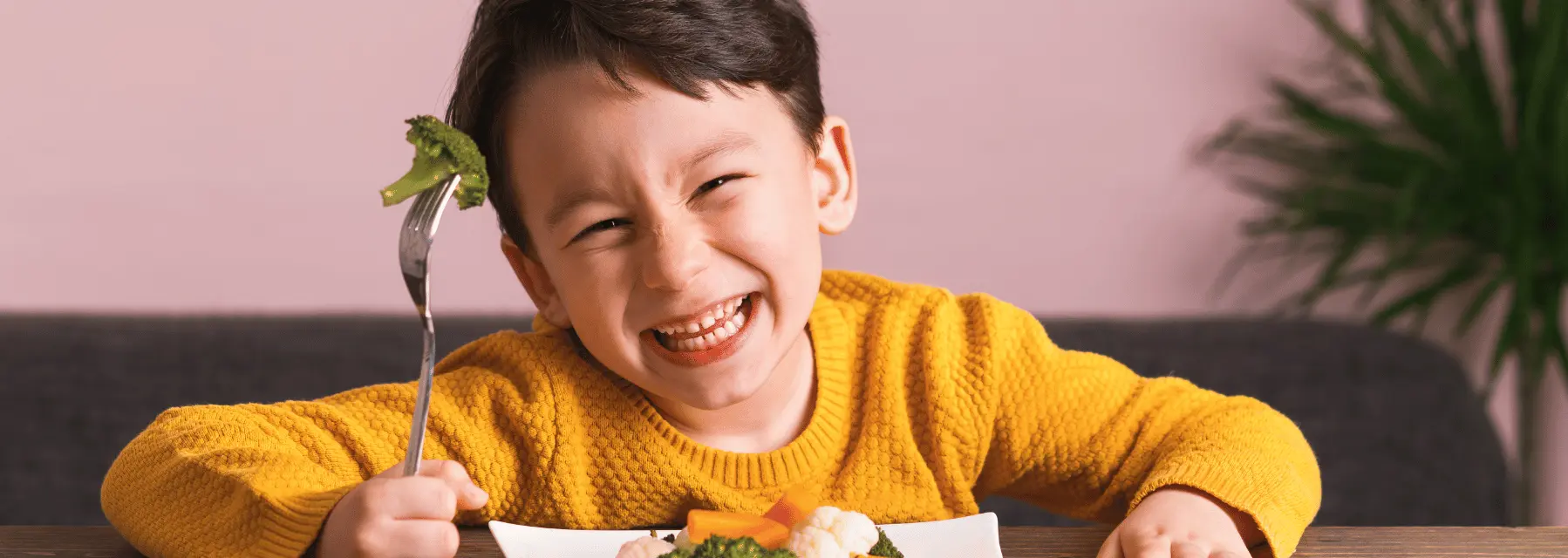 ¿Cómo debe ser la alimentación de los niños en edad escolar?