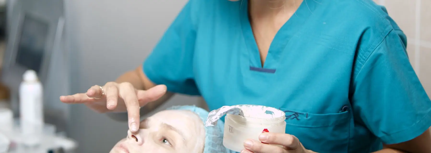 ¿Qué estudiar para trabajar en enfermería dermoestética?