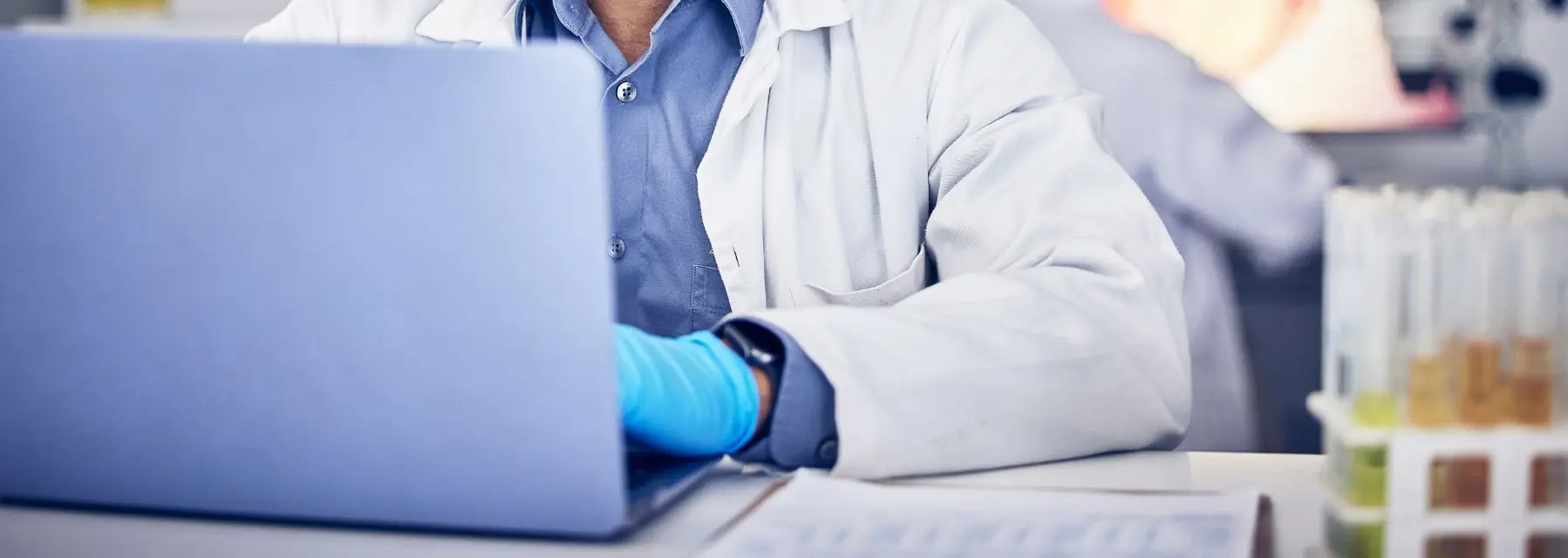 ¿Debería aprender Python o R para trabajar en Bioinformática?