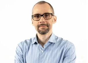 Luis Mariñas, doctor en genética: "En este campo, la formación es algo imprescindible y continuo"