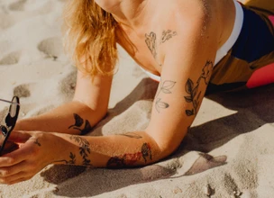 ¿Sabes cuidar correctamente tus tatuajes en verano?