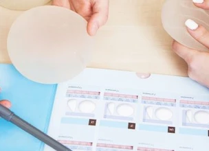 Tipos de implantes mamarios y cómo elegir el mejor para cada paciente