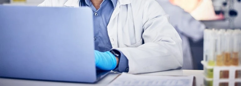 ¿Debería aprender Python o R para trabajar en Bioinformática?