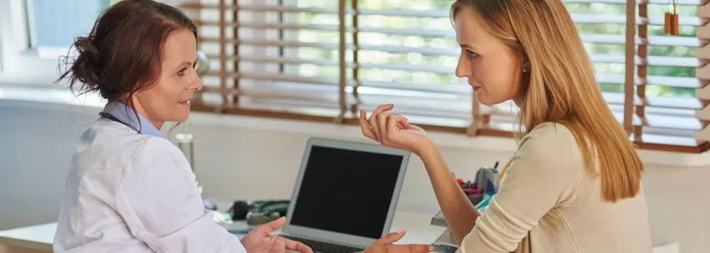 aumento-gluteos-ácido-hiañlurónico-riesgos